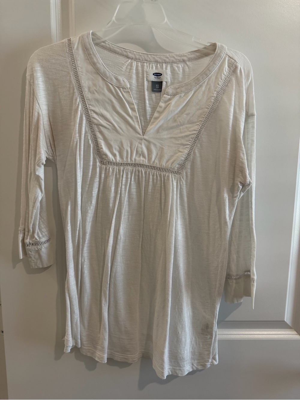 Old Navy Women's Cream Split V-Neck Peasant Blouse